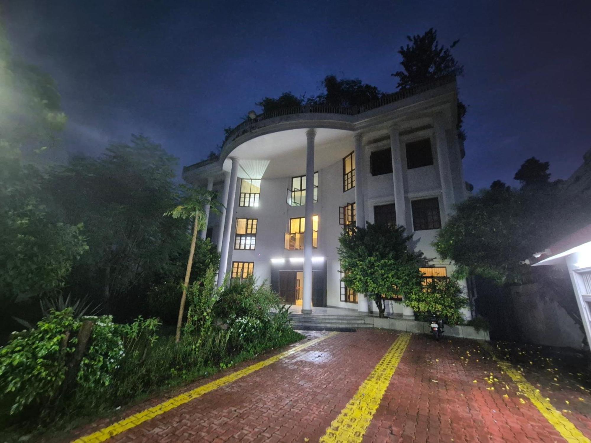 Mulberry Garden Hotel Varanasi Exterior photo